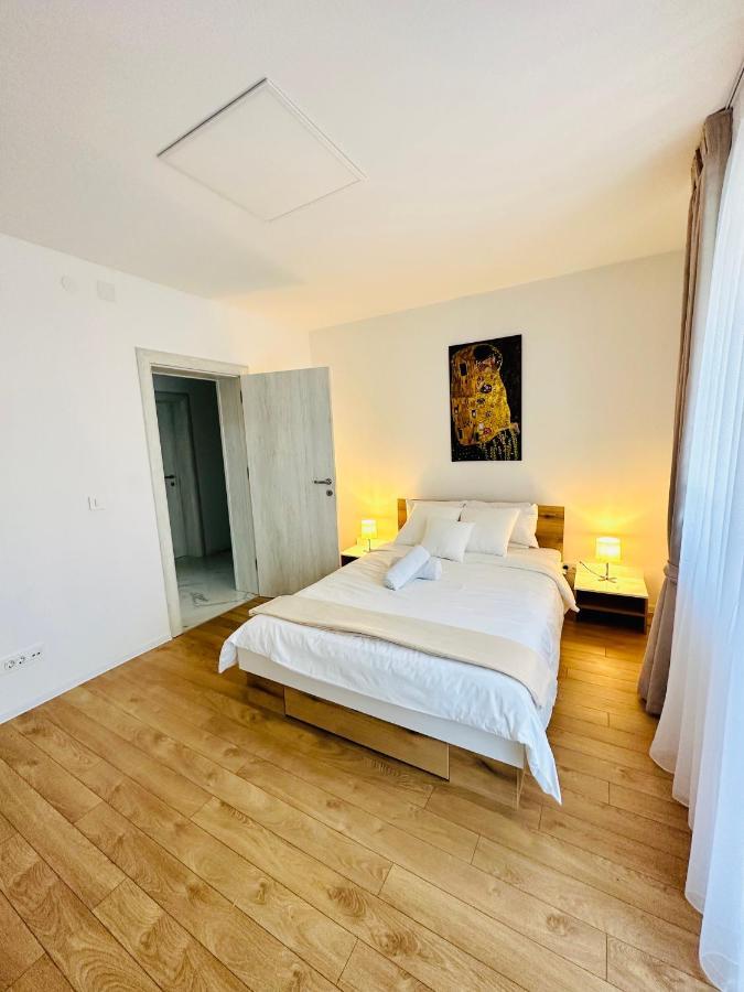Daylight Apartment Szkopje Kültér fotó